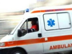 Partorisce in casa alla 24esima settimana: il bimbo muore dopo 3 ore