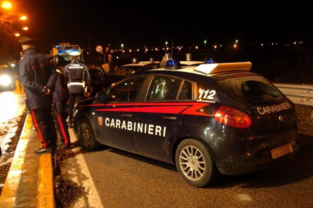 Carabinieri al lavoro in strada, foto di repertorio