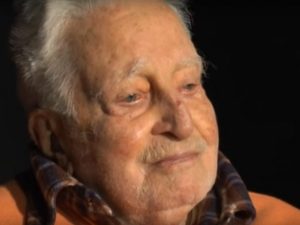 I 90 anni di Carlo Croccolo, voce di Totò: dal Comune una medaglia all'attore napoletano