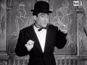 Una immagine di Dino Valli vestito come Totò