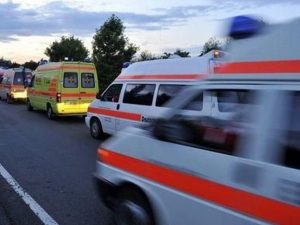 Scontro tra due auto sull'A30, il bilancio è di 4 feriti: uno è grave