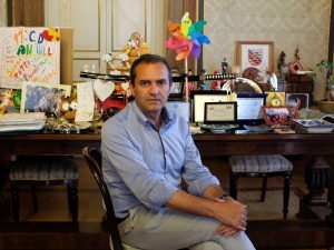 La Stasi di Napoli. Così ci stanno trasformando in un popolo di stupidi permalosi