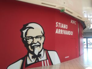 Il ristorante KFC all'interno del centro commerciale La Cartiera di Pompei
