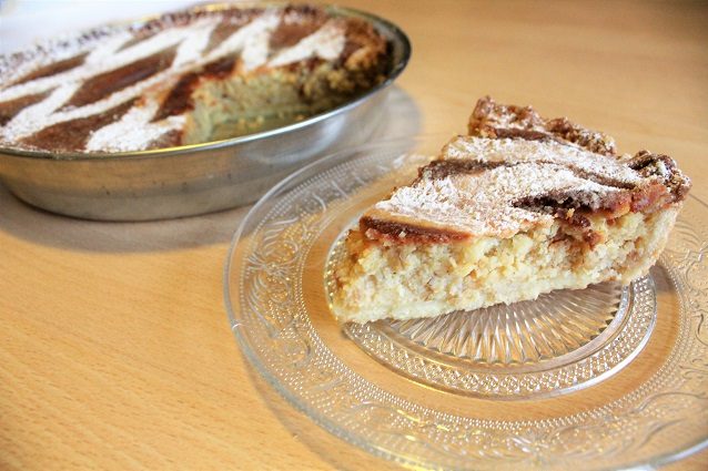 La pastiera, dolce tipico della Pasqua napoletana.