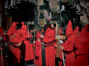 Tragedia durante la processione del Venerdì Santo: donna stroncata da un infarto