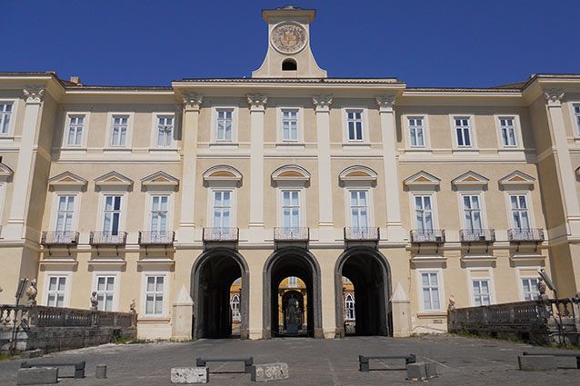 Esterno della Reggia di Portici (Wikipedia).