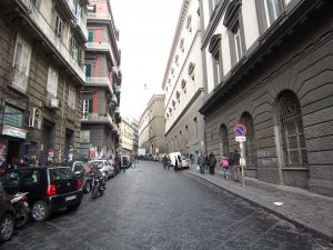 Pasqua a Napoli: "Molestate e derubate in via di Mezzocannone". La testimonianza su Facebook
