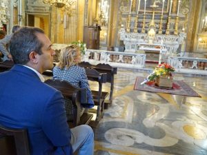 I funerali di Rino Zurzolo, il contrabbassista di Pino Daniele: in chiesa anche De Magistris
