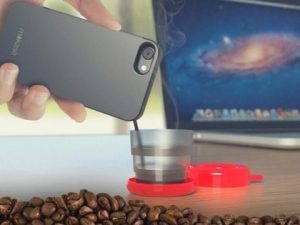 Stop alla raccolta fondi per lo smartphone che fa il caffè: "Il prototipo non funziona"