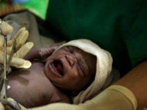 "Giustizia per Maxwell, bimbo morto a 7 mesi nel centro di accoglienza"