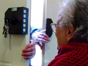 Caserta, truffe agli anziani per 40mila euro: scattano le manette per 15 persone