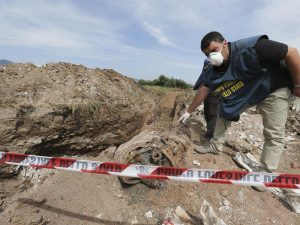 Caserta, sequestrati 47 ettari nella "discarica più grande d'Europa"