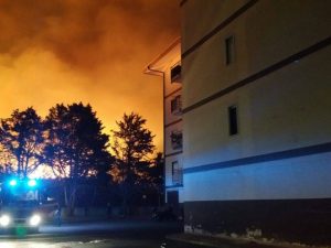 Incendio Fuorigrotta, fuoco a Cavalleggeri nell'ex Arsenale vicino case e poligono di tiro