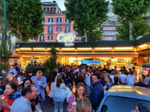 Ciro a Mergellina, niente tavolini all'esterno: licenziamento per 20 dipendenti