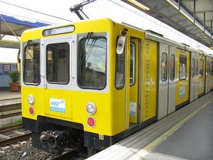 Comune di Napoli, maxi mutuo da 150 milioni per comprare i treni della metro