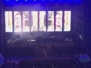 Concerto di Nino D'Angelo al San Paolo: fischi per il sindaco De Magistris