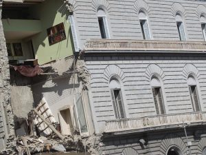 Il 12 luglio, dopo 4 anni dal crollo del palazzo, riapre al traffico via Arco Mirelli