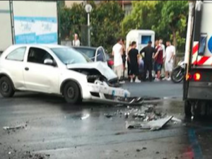Fuorigrotta, schianto all'alba in via Giulio Cesare. I cittadini: "Ormai è la tragica normalità"