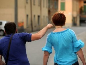 Rapina ai Decumani, turista scippata della collana d’oro: arrestati due pregiudicati