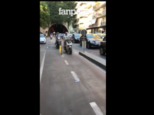 "13 scooter in 26 secondi sulla pista ciclabile a Fuorigrotta: trovate una soluzione"