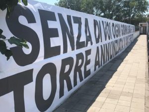 Torre Annunziata, aperta la camera ardente per le 8 vittime. Domani i funerali