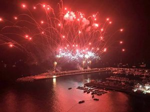 Fuochi d'artificio a Cetara (Facebook).