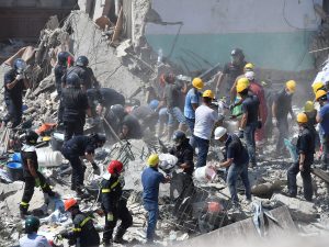 L'autopsia: le vittime del crollo a Torre Annunziata sono morte per asfissia nel sonno