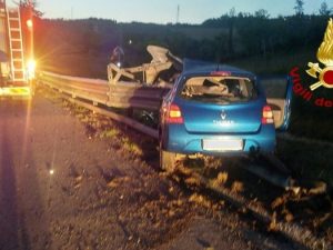 Incidente nella notte sull'autostrada A16, morto un ragazzo di 28 anni