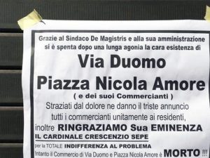 "Via Duomo e piazza Nicola Amore sono morte": protesta contro il cantiere della metro