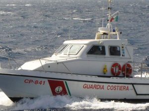 Dramma nel Golfo di Napoli, tre pescatori dispersi: ricerche senza sosta