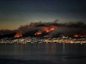 Incendi sul Vesuvio, è l'ora degli sciacalli. In tre volevano entrare in una casa evacuata