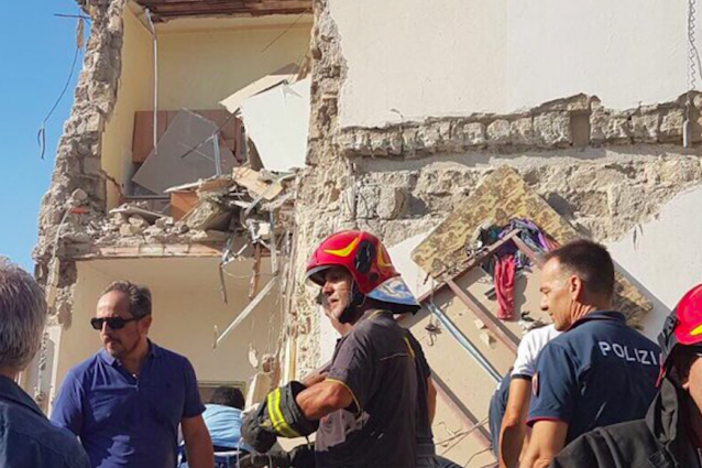 Torre Annunziata, crolla palazzo: 6 dispersi. Individuate due vittime