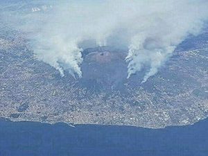 Ecco perché vengono appiccati gli incendi sul Vesuvio