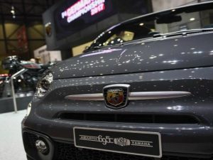 Alla guida di una 500 rubata e con documenti falsi: denunciato chirurgo a Portici