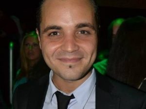 Tragedia a Sorrento, travolto in mare dalle onde: morto il politico Agostino Navarro