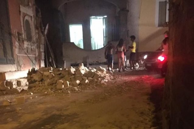 Terremoto Ischia, il bilancio alle ore 23: un morto, 7 dispersi (3 bambini), 25 feriti