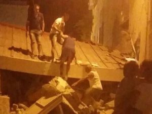 Terremoto Ischia, tre persone estratte vive dalle macerie. Si cercano 3 bimbi fra i calcinacci
