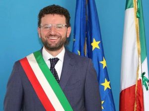 Acerra, incidente per il sindaco Raffaele Lettieri: finisce in ospedale