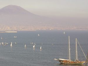 La coltre di smog su Napoli e l’area Vesuviana