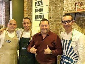 Gino Sorbillo all’interno della sua pizzeria a New York