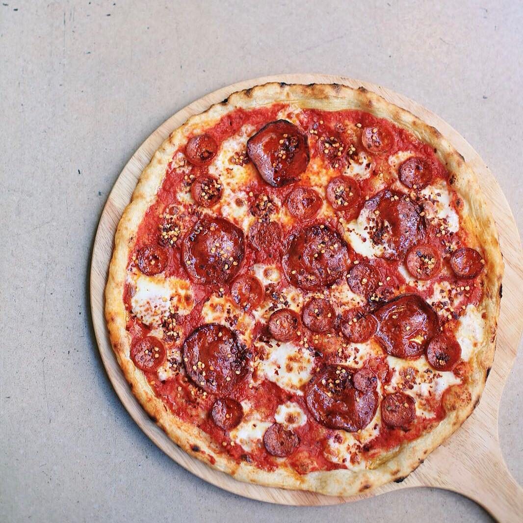 Gordon Ramsay presenta la sua pizza. E i napoletani gli ridono dietro