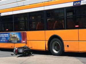 L’incidente stradale in via De Gasperi a Napoli