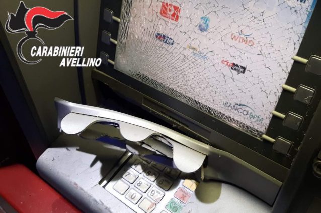Lo sportello Bancomat preso di mira