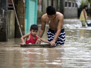 I danni causati dal tifone Mangkhut nelle Filippine (LaPresse)