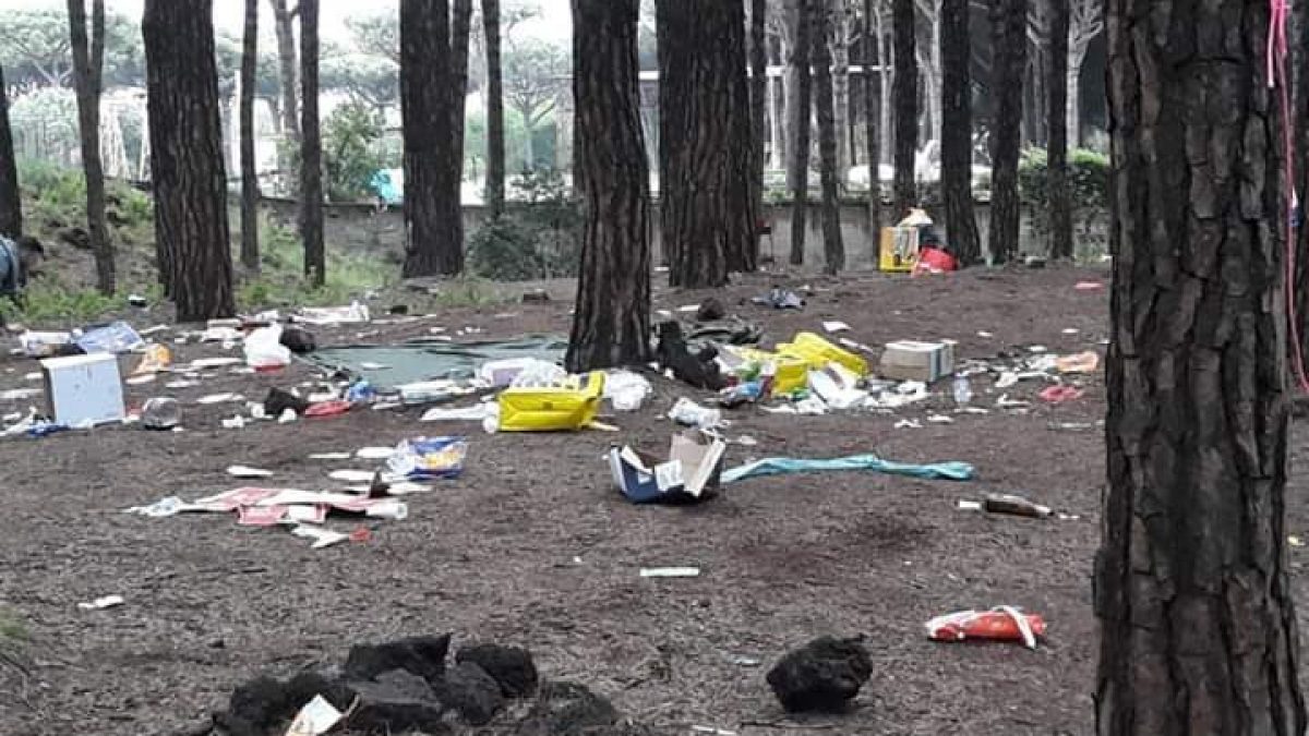 I rifiuti abbandonati nel giorno di Pasquetta, che quest’anno coincide con la Giornata Mondiale della Terra.