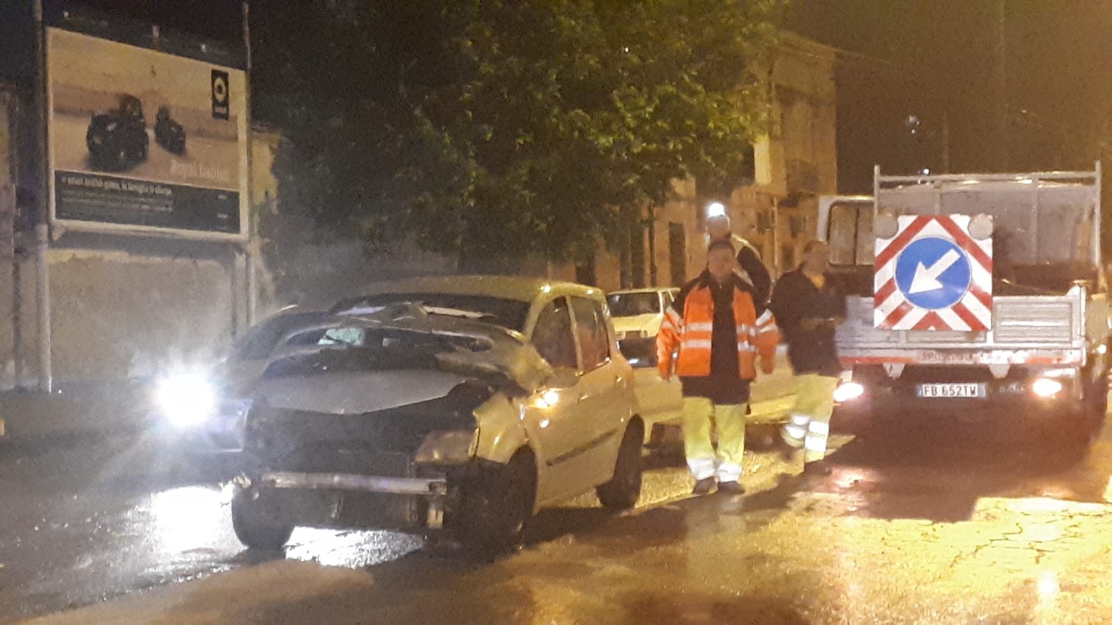 Via Don Bosco, incidente frontale tra due auto, tragedia sfiorata