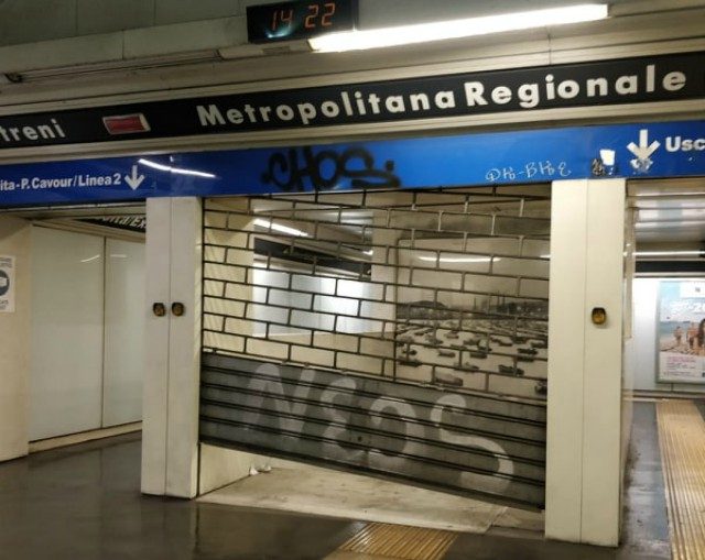 Napoli, di nuovo ferma la Linea 1 della metropolitana circolazione interrotta su tutta la tratta Napoli, di nuovo ferma la Linea 1 della metropolitana circolazione interrotta su tutta la tratta