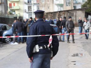 Bagnoli, la camorra caccia i pregiudicati ‘nemici’ dal quartiere