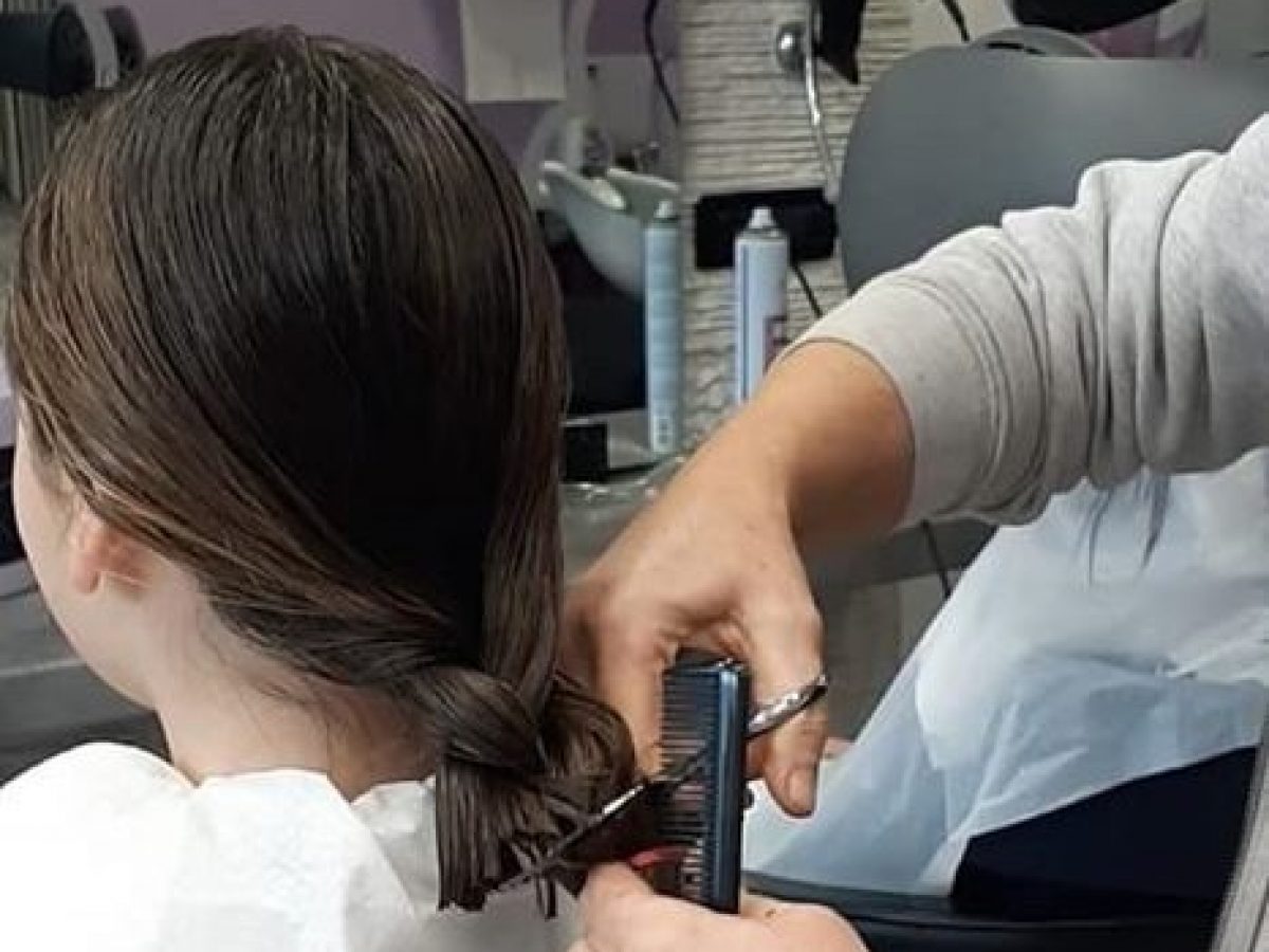 Essere Pagati Per Farsi Tagliare Capelli