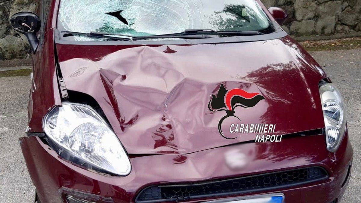 L'automobile che ha investito e ucciso un 64enne ad Ischia.